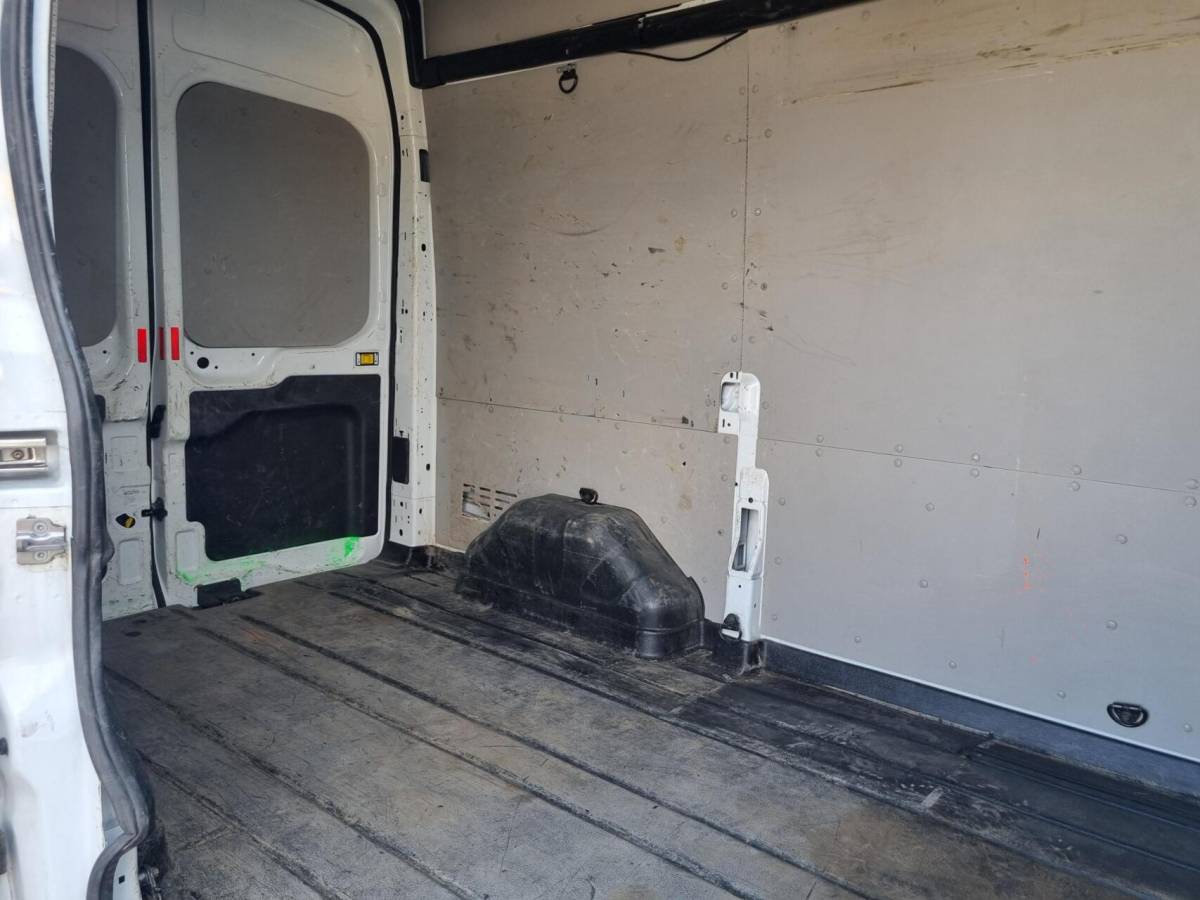 Ford Transit Ford Transit 2.0 TDCI L2H2 Airco Cruise 130pk 2750kg trek