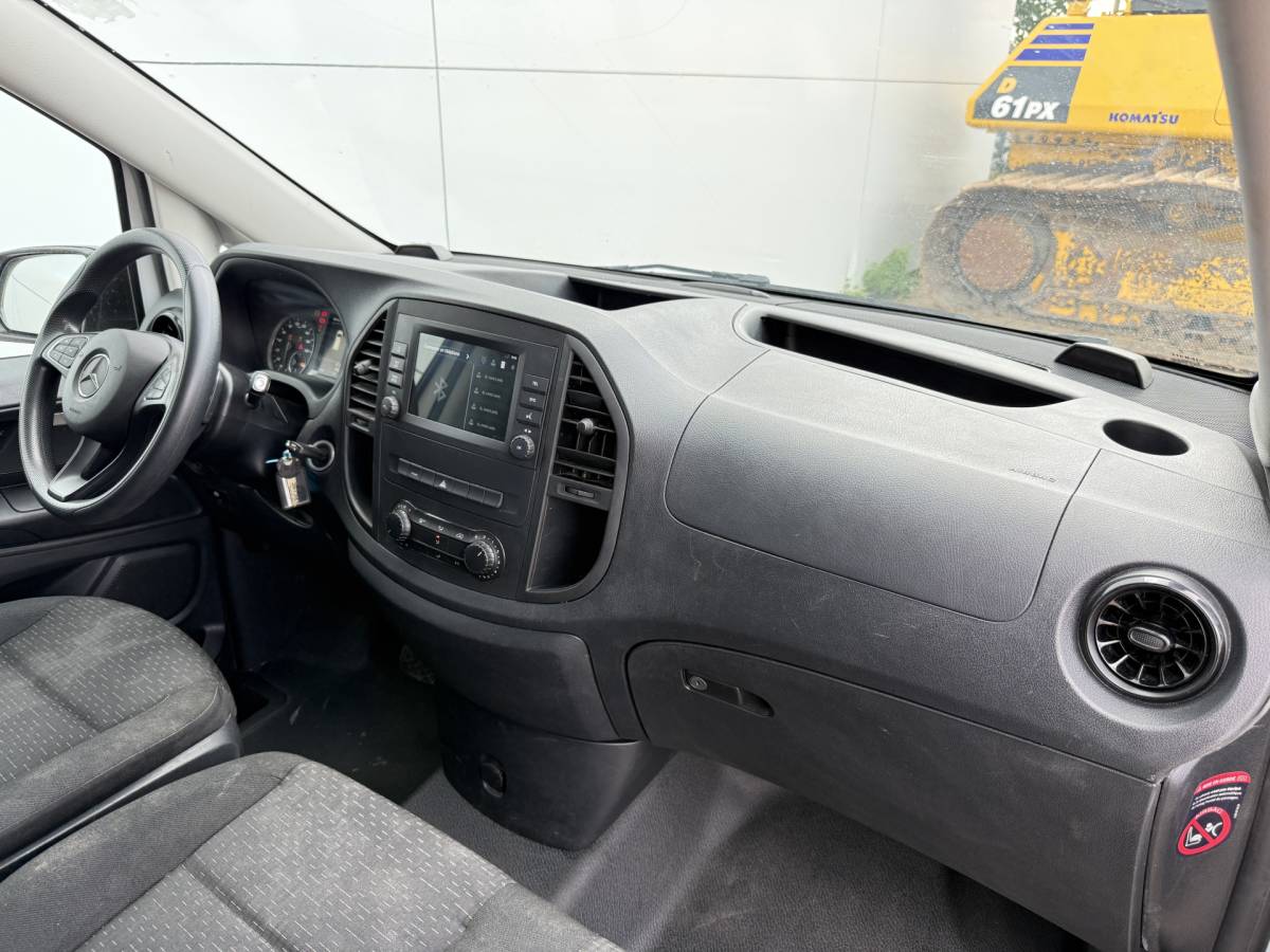 Mercedes-Benz eVito Mercedes-Benz eVito 112 66 kWh 280km WLTP 97% (SOH) Snelladen L2H1 Climate Control Cruise Control Carplay Camera Stoelverwarming