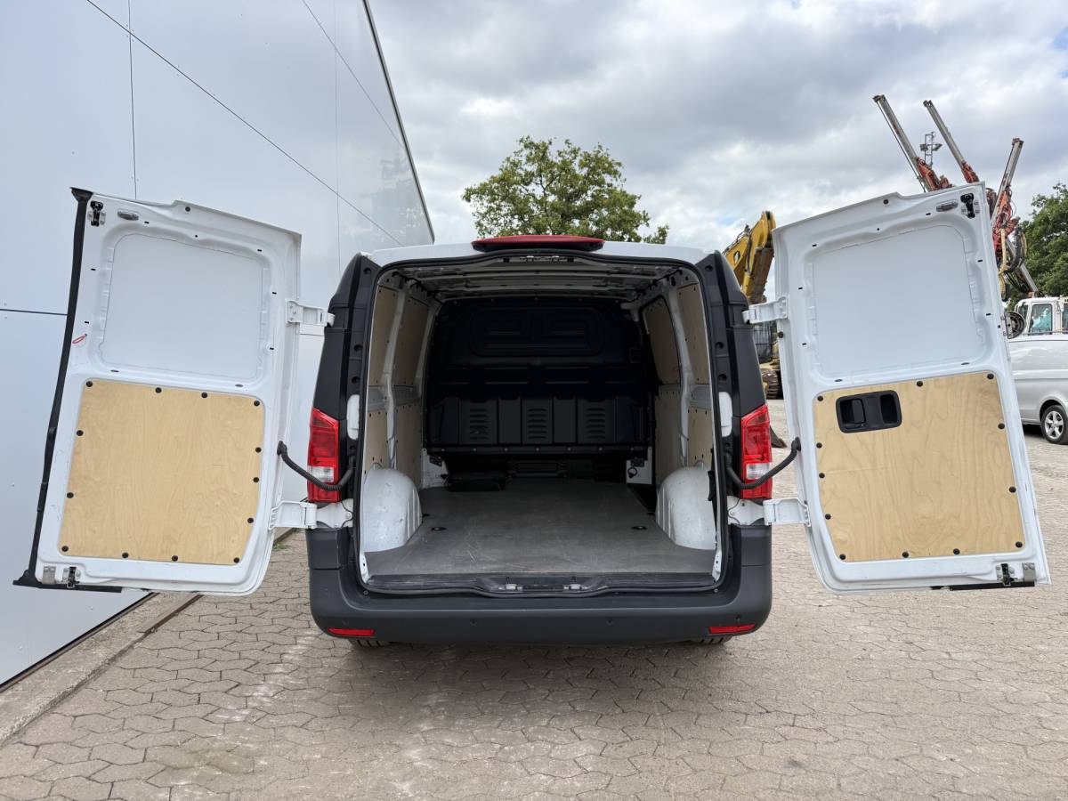 Mercedes-Benz eVito Mercedes-Benz eVito 112 66 kWh 280km WLTP 97% (SOH) Snelladen L2H1 Climate Control Cruise Control Carplay Camera Stoelverwarming