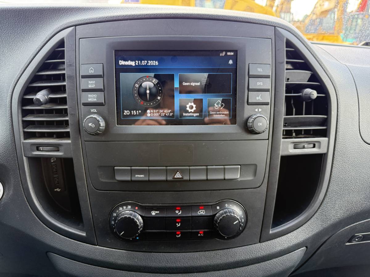 Mercedes-Benz eVito Mercedes-Benz eVito 112 66 kWh 280km WLTP 97% (SOH) Snelladen L2H1 Climate Control Cruise Control Carplay Camera Stoelverwarming