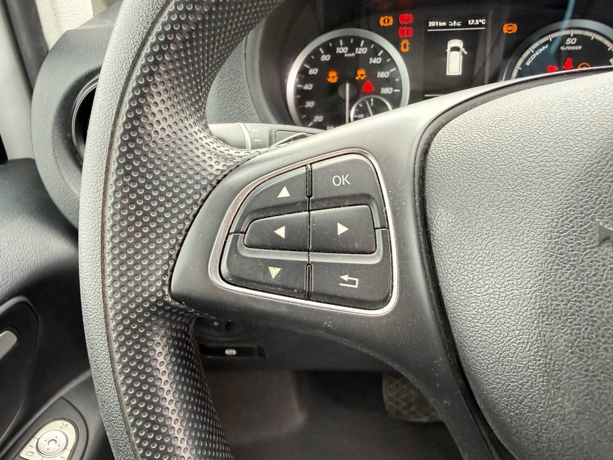Mercedes-Benz eVito Mercedes-Benz eVito 112 66 kWh 280km WLTP 97% (SOH) Snelladen L2H1 Climate Control Cruise Control Carplay Camera Stoelverwarming