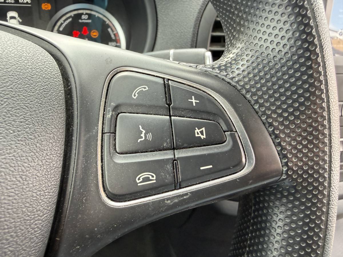 Mercedes-Benz eVito Mercedes-Benz eVito 112 66 kWh 280km WLTP 97% (SOH) Snelladen L2H1 Climate Control Cruise Control Carplay Camera Stoelverwarming