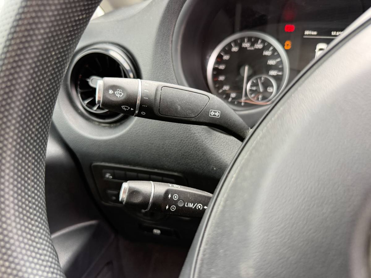 Mercedes-Benz eVito Mercedes-Benz eVito 112 66 kWh 280km WLTP 97% (SOH) Snelladen L2H1 Climate Control Cruise Control Carplay Camera Stoelverwarming