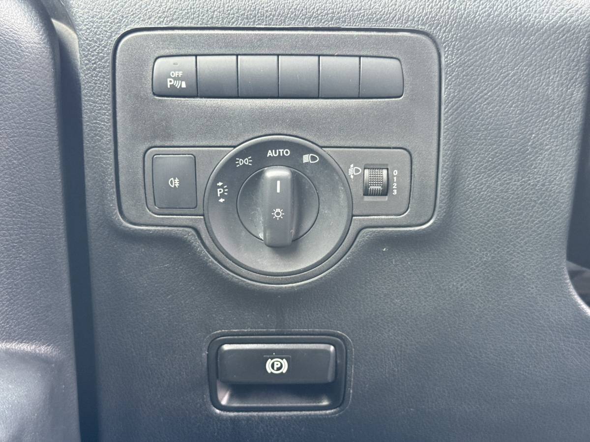 Mercedes-Benz eVito Mercedes-Benz eVito 112 66 kWh 280km WLTP 97% (SOH) Snelladen L2H1 Climate Control Cruise Control Carplay Camera Stoelverwarming