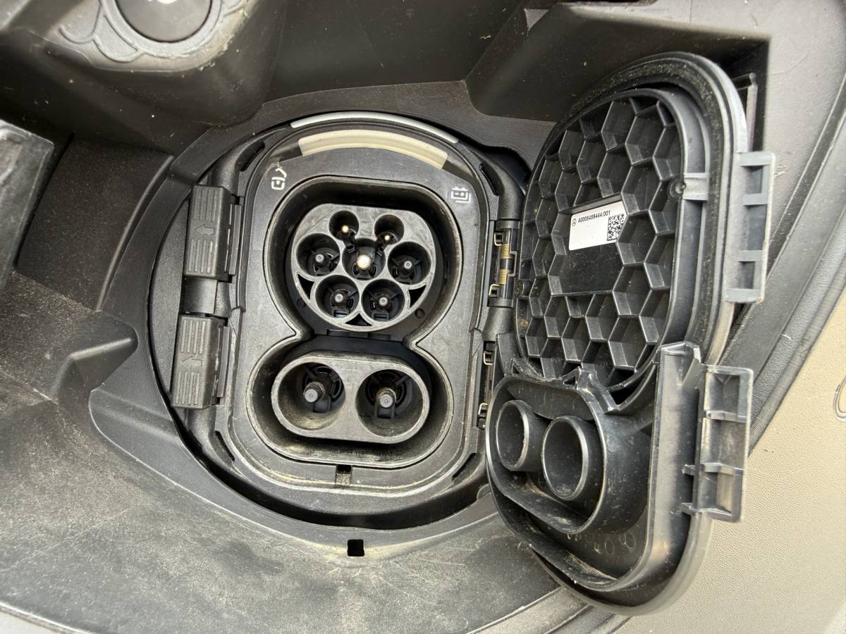 Mercedes-Benz eVito Mercedes-Benz eVito 112 66 kWh 280km WLTP 97% (SOH) Snelladen L2H1 Climate Control Cruise Control Carplay Camera Stoelverwarming