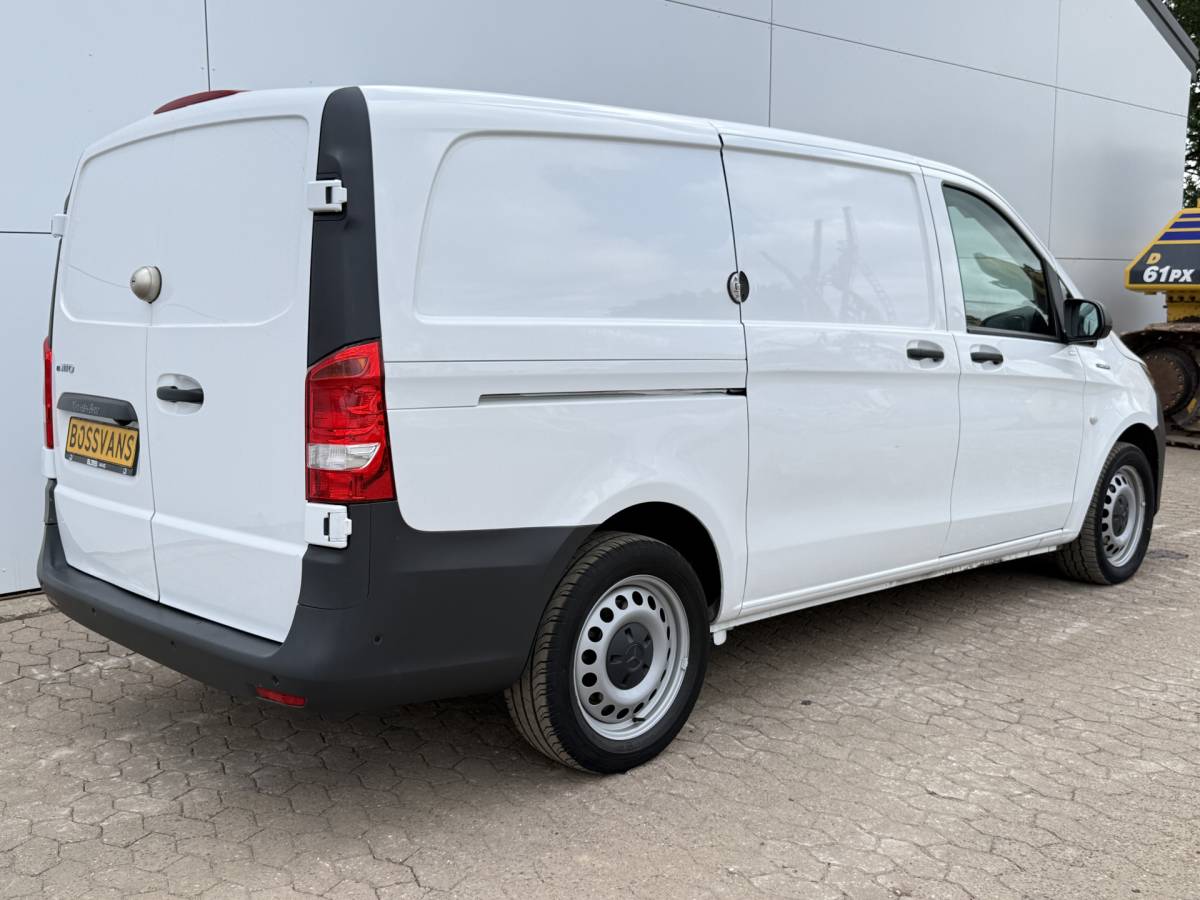 Mercedes-Benz eVito Mercedes-Benz eVito 112 66 kWh 280km WLTP 97% (SOH) Snelladen L2H1 Climate Control Cruise Control Carplay Camera Stoelverwarming