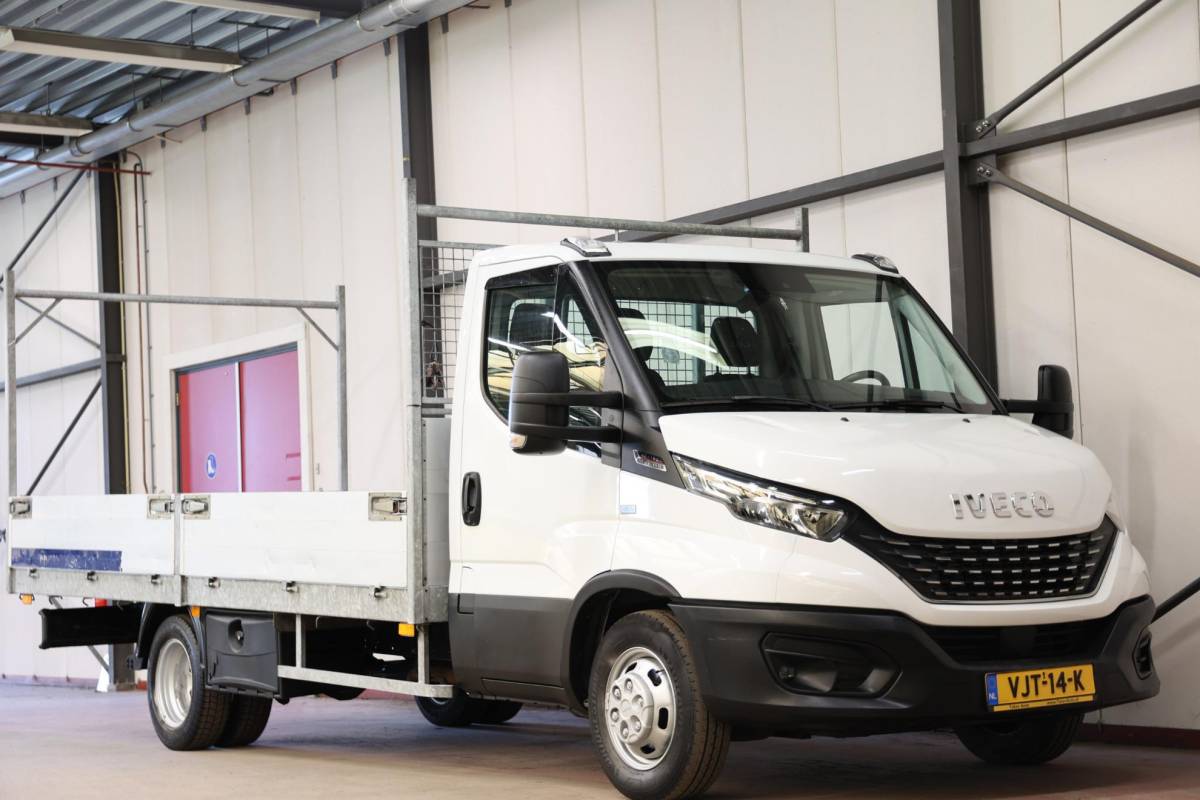Iveco Daily Iveco Daily 35C18H 3.0 AUTOMAAT TREKHAAK OPEN LAADBAK