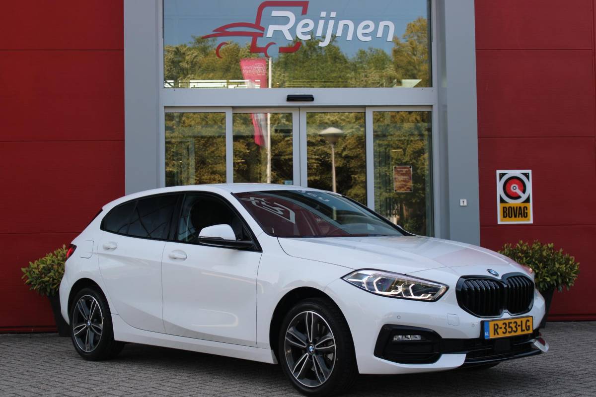 BMW 1 Serie BMW 1-serie 116i AUTOMAAT HIGH EXECUTIVE | DRAADLOZE APPLE CARPLAY/ANDROID AUTO | NAVIGATIE | PARKEERSENSOREN VOOR + ACHTER | SHADOW LINE | STOEL VERWARMING | CRUISE CONTROL | DAB+ RADIO | 17″ LICHTMETALEN VELGEN | DRAADLOZE TELEFOONLADER |