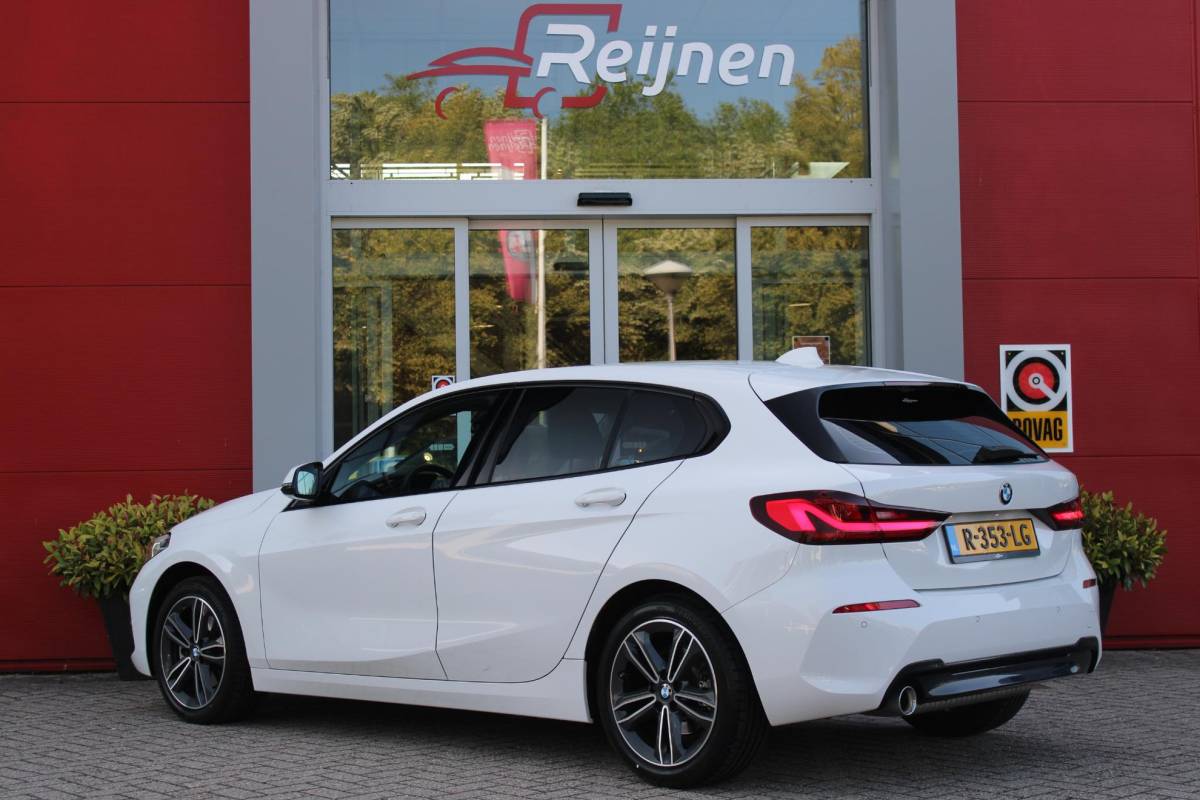 BMW 1 Serie BMW 1-serie 116i AUTOMAAT HIGH EXECUTIVE | DRAADLOZE APPLE CARPLAY/ANDROID AUTO | NAVIGATIE | PARKEERSENSOREN VOOR + ACHTER | SHADOW LINE | STOEL VERWARMING | CRUISE CONTROL | DAB+ RADIO | 17″ LICHTMETALEN VELGEN | DRAADLOZE TELEFOONLADER |