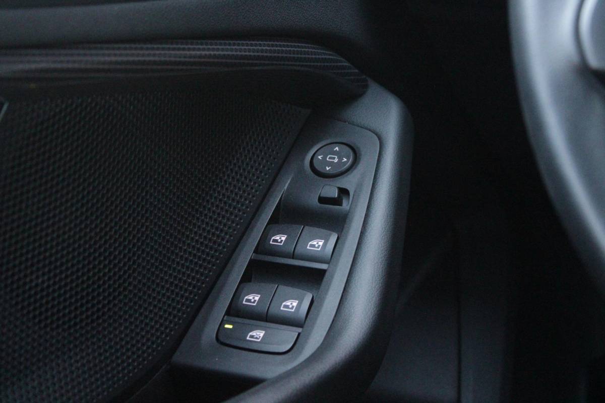 BMW 1 Serie BMW 1-serie 116i AUTOMAAT HIGH EXECUTIVE | DRAADLOZE APPLE CARPLAY/ANDROID AUTO | NAVIGATIE | PARKEERSENSOREN VOOR + ACHTER | SHADOW LINE | STOEL VERWARMING | CRUISE CONTROL | DAB+ RADIO | 17″ LICHTMETALEN VELGEN | DRAADLOZE TELEFOONLADER |