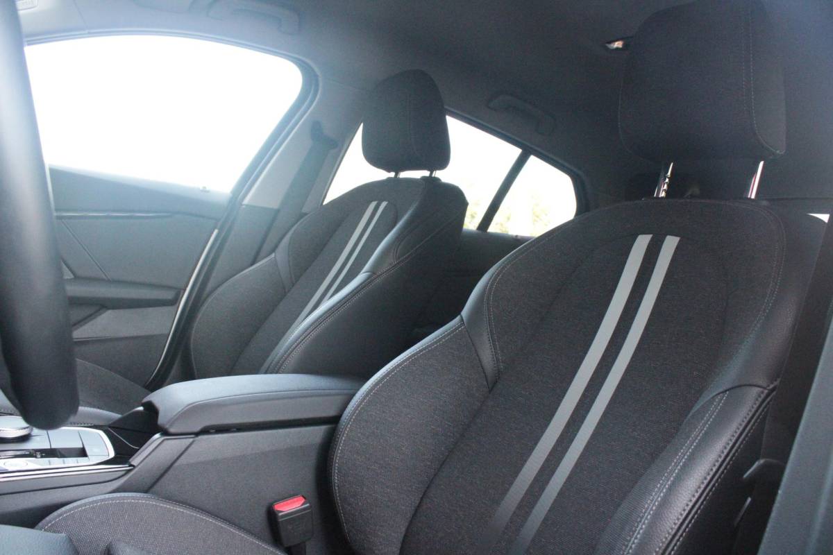 BMW 1 Serie BMW 1-serie 116i AUTOMAAT HIGH EXECUTIVE | DRAADLOZE APPLE CARPLAY/ANDROID AUTO | NAVIGATIE | PARKEERSENSOREN VOOR + ACHTER | SHADOW LINE | STOEL VERWARMING | CRUISE CONTROL | DAB+ RADIO | 17″ LICHTMETALEN VELGEN | DRAADLOZE TELEFOONLADER |