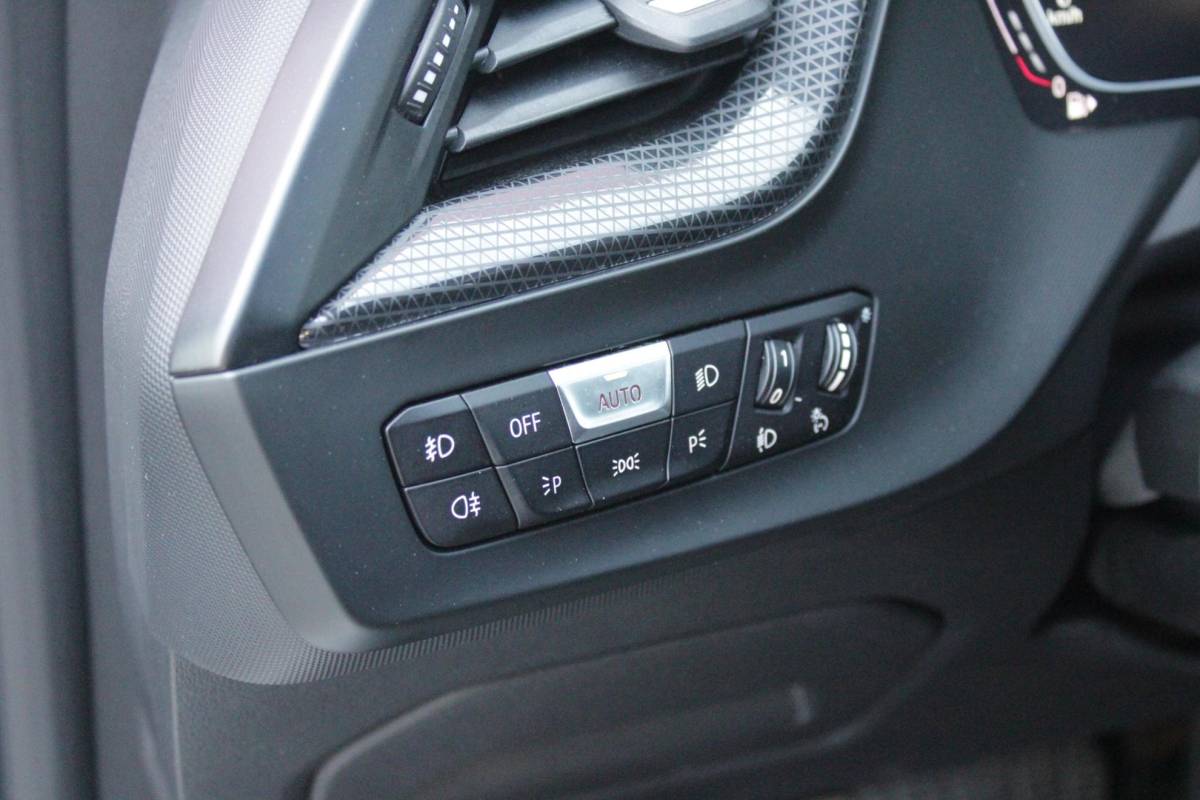BMW 1 Serie BMW 1-serie 116i AUTOMAAT HIGH EXECUTIVE | DRAADLOZE APPLE CARPLAY/ANDROID AUTO | NAVIGATIE | PARKEERSENSOREN VOOR + ACHTER | SHADOW LINE | STOEL VERWARMING | CRUISE CONTROL | DAB+ RADIO | 17″ LICHTMETALEN VELGEN | DRAADLOZE TELEFOONLADER |