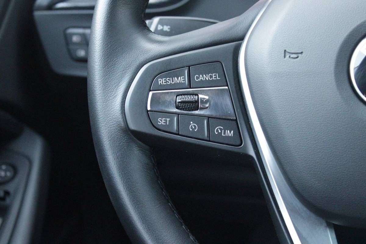 BMW 1 Serie BMW 1-serie 116i AUTOMAAT HIGH EXECUTIVE | DRAADLOZE APPLE CARPLAY/ANDROID AUTO | NAVIGATIE | PARKEERSENSOREN VOOR + ACHTER | SHADOW LINE | STOEL VERWARMING | CRUISE CONTROL | DAB+ RADIO | 17″ LICHTMETALEN VELGEN | DRAADLOZE TELEFOONLADER |
