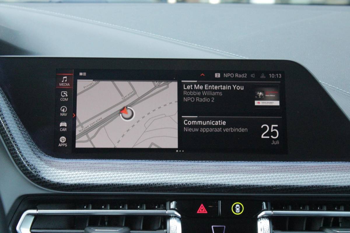 BMW 1 Serie BMW 1-serie 116i AUTOMAAT HIGH EXECUTIVE | DRAADLOZE APPLE CARPLAY/ANDROID AUTO | NAVIGATIE | PARKEERSENSOREN VOOR + ACHTER | SHADOW LINE | STOEL VERWARMING | CRUISE CONTROL | DAB+ RADIO | 17″ LICHTMETALEN VELGEN | DRAADLOZE TELEFOONLADER |