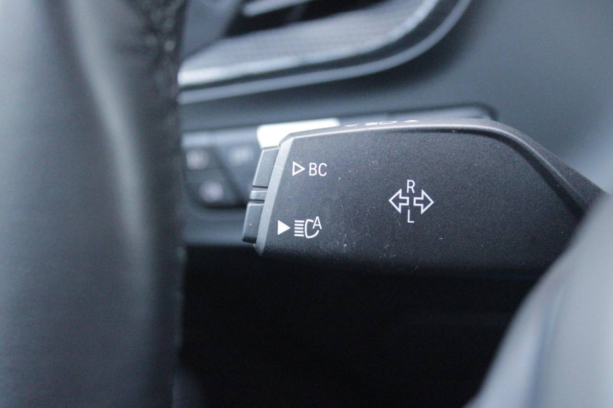 BMW 1 Serie BMW 1-serie 116i AUTOMAAT HIGH EXECUTIVE | DRAADLOZE APPLE CARPLAY/ANDROID AUTO | NAVIGATIE | PARKEERSENSOREN VOOR + ACHTER | SHADOW LINE | STOEL VERWARMING | CRUISE CONTROL | DAB+ RADIO | 17″ LICHTMETALEN VELGEN | DRAADLOZE TELEFOONLADER |