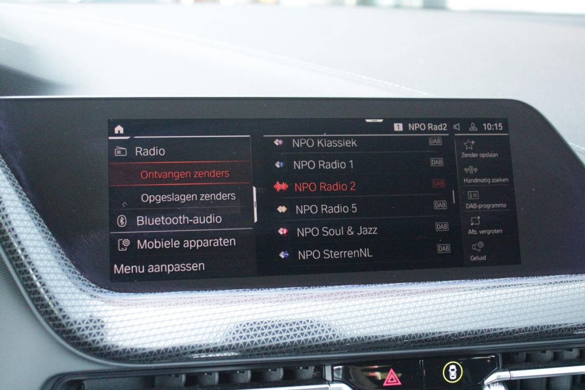 BMW 1 Serie BMW 1-serie 116i AUTOMAAT HIGH EXECUTIVE | DRAADLOZE APPLE CARPLAY/ANDROID AUTO | NAVIGATIE | PARKEERSENSOREN VOOR + ACHTER | SHADOW LINE | STOEL VERWARMING | CRUISE CONTROL | DAB+ RADIO | 17″ LICHTMETALEN VELGEN | DRAADLOZE TELEFOONLADER |