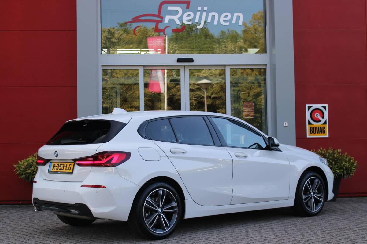 BMW 1 Serie BMW 1-serie 116i AUTOMAAT HIGH EXECUTIVE | DRAADLOZE APPLE CARPLAY/ANDROID AUTO | NAVIGATIE | PARKEERSENSOREN VOOR + ACHTER | SHADOW LINE | STOEL VERWARMING | CRUISE CONTROL | DAB+ RADIO | 17″ LICHTMETALEN VELGEN | DRAADLOZE TELEFOONLADER |
