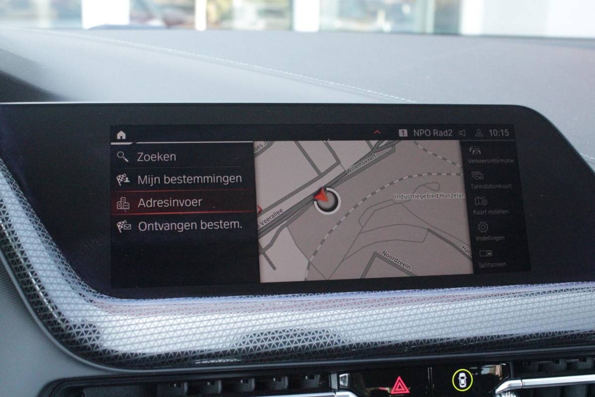 BMW 1 Serie BMW 1-serie 116i AUTOMAAT HIGH EXECUTIVE | DRAADLOZE APPLE CARPLAY/ANDROID AUTO | NAVIGATIE | PARKEERSENSOREN VOOR + ACHTER | SHADOW LINE | STOEL VERWARMING | CRUISE CONTROL | DAB+ RADIO | 17″ LICHTMETALEN VELGEN | DRAADLOZE TELEFOONLADER |