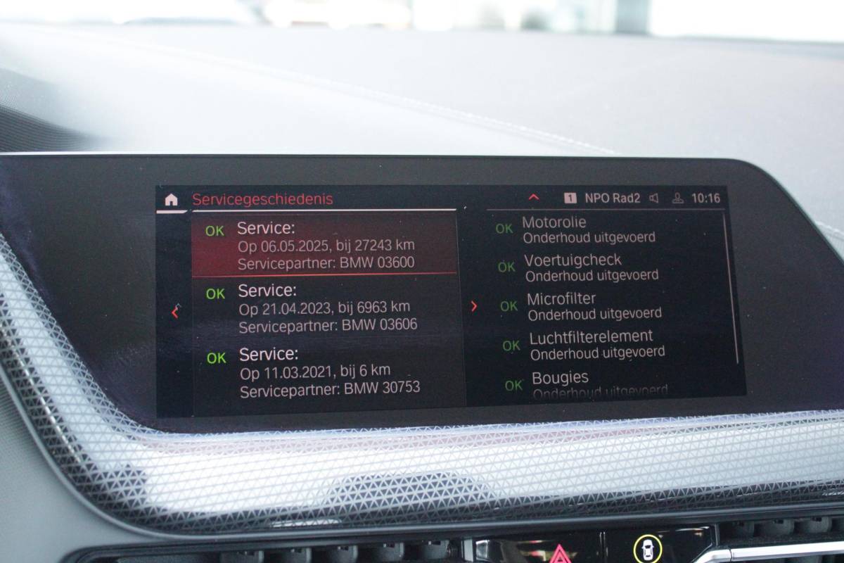 BMW 1 Serie BMW 1-serie 116i AUTOMAAT HIGH EXECUTIVE | DRAADLOZE APPLE CARPLAY/ANDROID AUTO | NAVIGATIE | PARKEERSENSOREN VOOR + ACHTER | SHADOW LINE | STOEL VERWARMING | CRUISE CONTROL | DAB+ RADIO | 17″ LICHTMETALEN VELGEN | DRAADLOZE TELEFOONLADER |