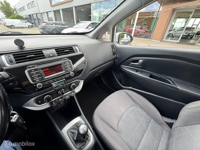 Kia Rio Kia Rio 1.2 CVVT DynamicLine 3 Deurs ,  Sport Velgen met brede banden , Bluetooth Parrot carkit , Airco , Electr.  ramen , Centrale deur vergrendeling met afstandsbediening ,  Cruise controle