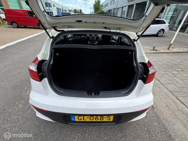 Kia Rio Kia Rio 1.2 CVVT DynamicLine 3 Deurs ,  Sport Velgen met brede banden , Bluetooth Parrot carkit , Airco , Electr.  ramen , Centrale deur vergrendeling met afstandsbediening ,  Cruise controle