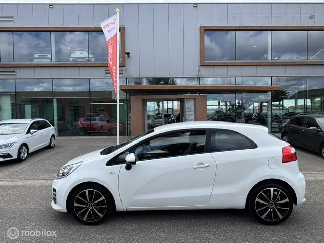 Kia Rio Kia Rio 1.2 CVVT DynamicLine 3 Deurs ,  Sport Velgen met brede banden , Bluetooth Parrot carkit , Airco , Electr.  ramen , Centrale deur vergrendeling met afstandsbediening ,  Cruise controle