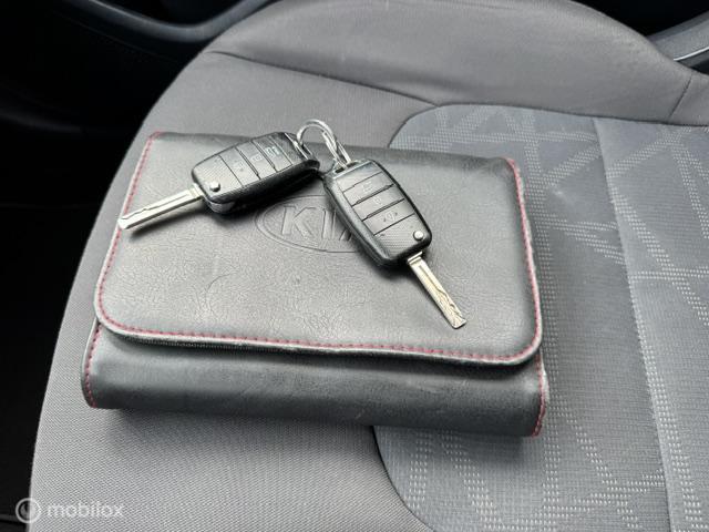 Kia Rio Kia Rio 1.2 CVVT DynamicLine 3 Deurs ,  Sport Velgen met brede banden , Bluetooth Parrot carkit , Airco , Electr.  ramen , Centrale deur vergrendeling met afstandsbediening ,  Cruise controle