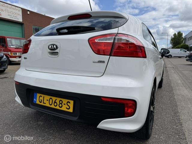 Kia Rio Kia Rio 1.2 CVVT DynamicLine 3 Deurs ,  Sport Velgen met brede banden , Bluetooth Parrot carkit , Airco , Electr.  ramen , Centrale deur vergrendeling met afstandsbediening ,  Cruise controle