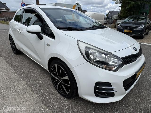 Kia Rio Kia Rio 1.2 CVVT DynamicLine 3 Deurs ,  Sport Velgen met brede banden , Bluetooth Parrot carkit , Airco , Electr.  ramen , Centrale deur vergrendeling met afstandsbediening ,  Cruise controle