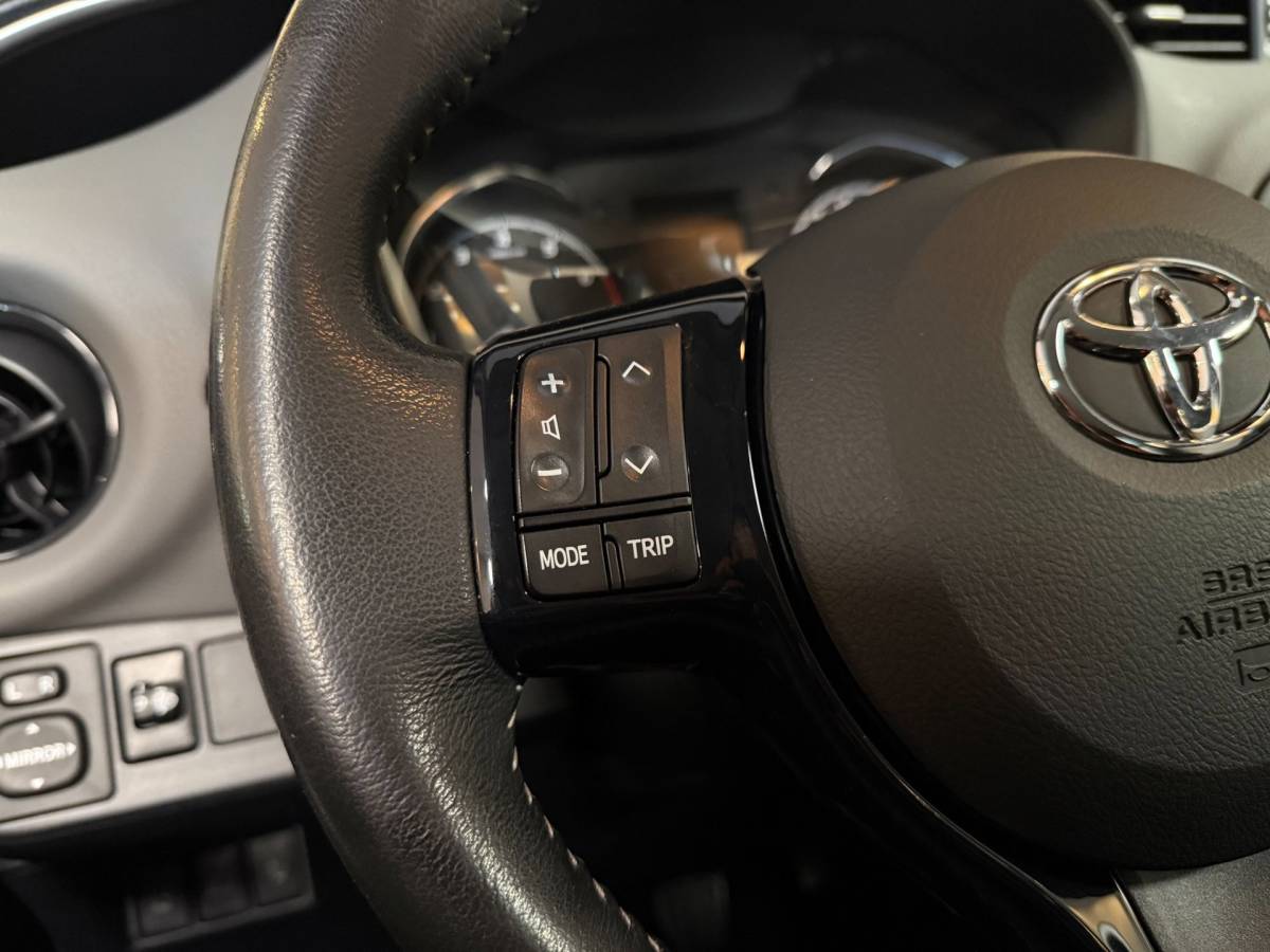 Toyota Yaris Toyota Yaris 1.0 VVT-i Aspiration *2de Eigenaar* Camera|Cruise|BT|Climate|Lane-Assist|All-seasons|NAP