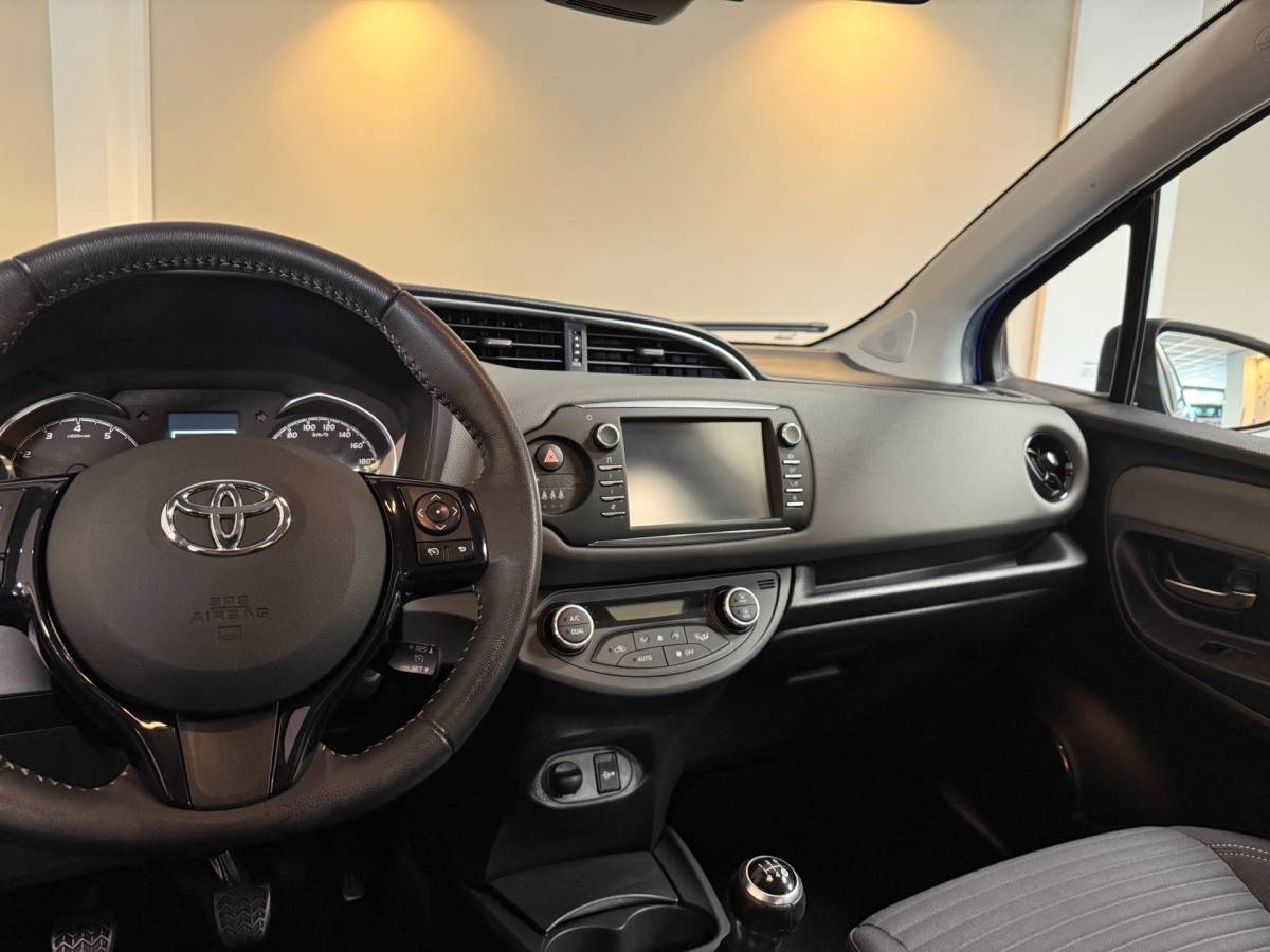 Toyota Yaris Toyota Yaris 1.0 VVT-i Aspiration *2de Eigenaar* Camera|Cruise|BT|Climate|Lane-Assist|All-seasons|NAP