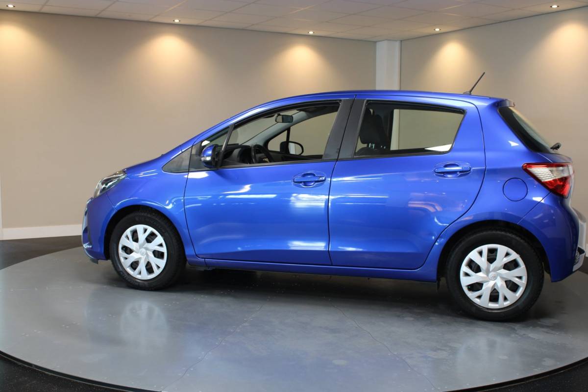 Toyota Yaris Toyota Yaris 1.0 VVT-i Aspiration *2de Eigenaar* Camera|Cruise|BT|Climate|Lane-Assist|All-seasons|NAP