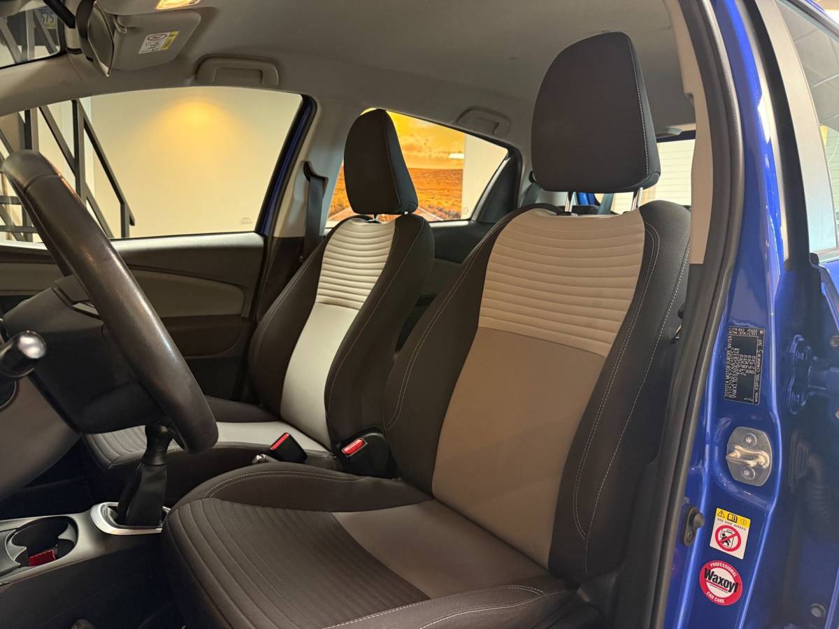 Toyota Yaris Toyota Yaris 1.0 VVT-i Aspiration *2de Eigenaar* Camera|Cruise|BT|Climate|Lane-Assist|All-seasons|NAP