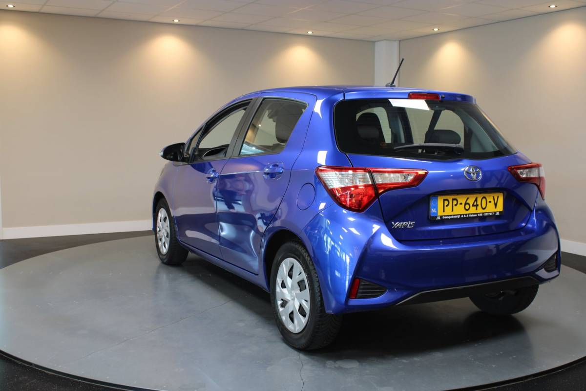 Toyota Yaris Toyota Yaris 1.0 VVT-i Aspiration *2de Eigenaar* Camera|Cruise|BT|Climate|Lane-Assist|All-seasons|NAP