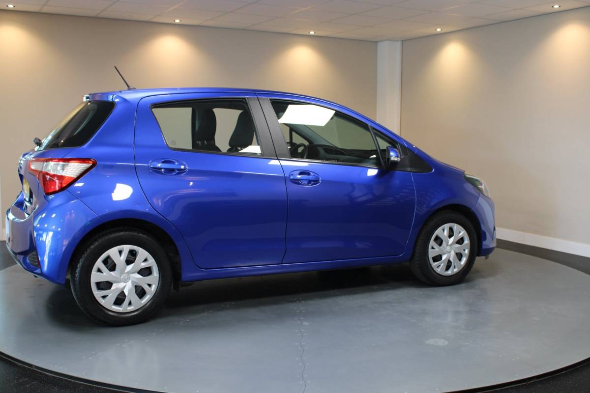 Toyota Yaris Toyota Yaris 1.0 VVT-i Aspiration *2de Eigenaar* Camera|Cruise|BT|Climate|Lane-Assist|All-seasons|NAP