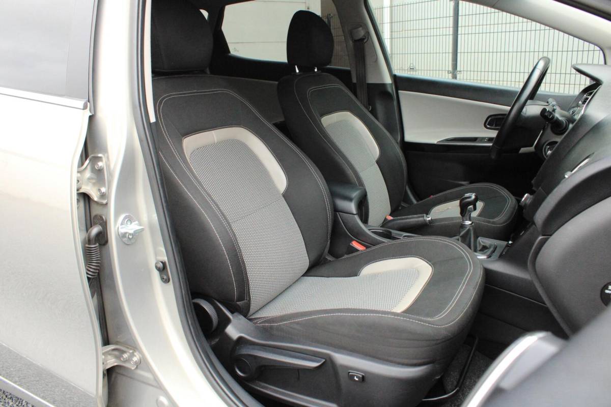 Kia cee'd Kia cee’d 1.6 GDI Business Pack Camera Cruise Navi Bluetooth Clima