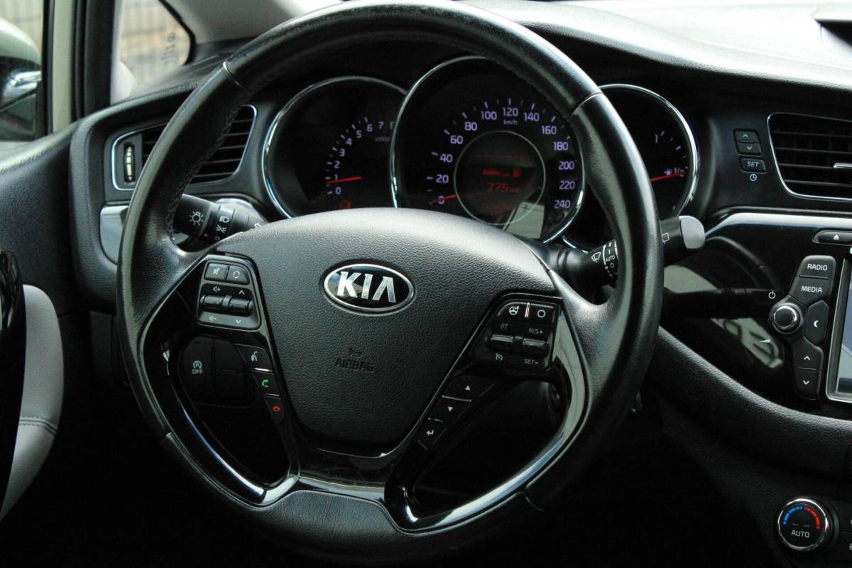 Kia cee'd Kia cee’d 1.6 GDI Business Pack Camera Cruise Navi Bluetooth Clima