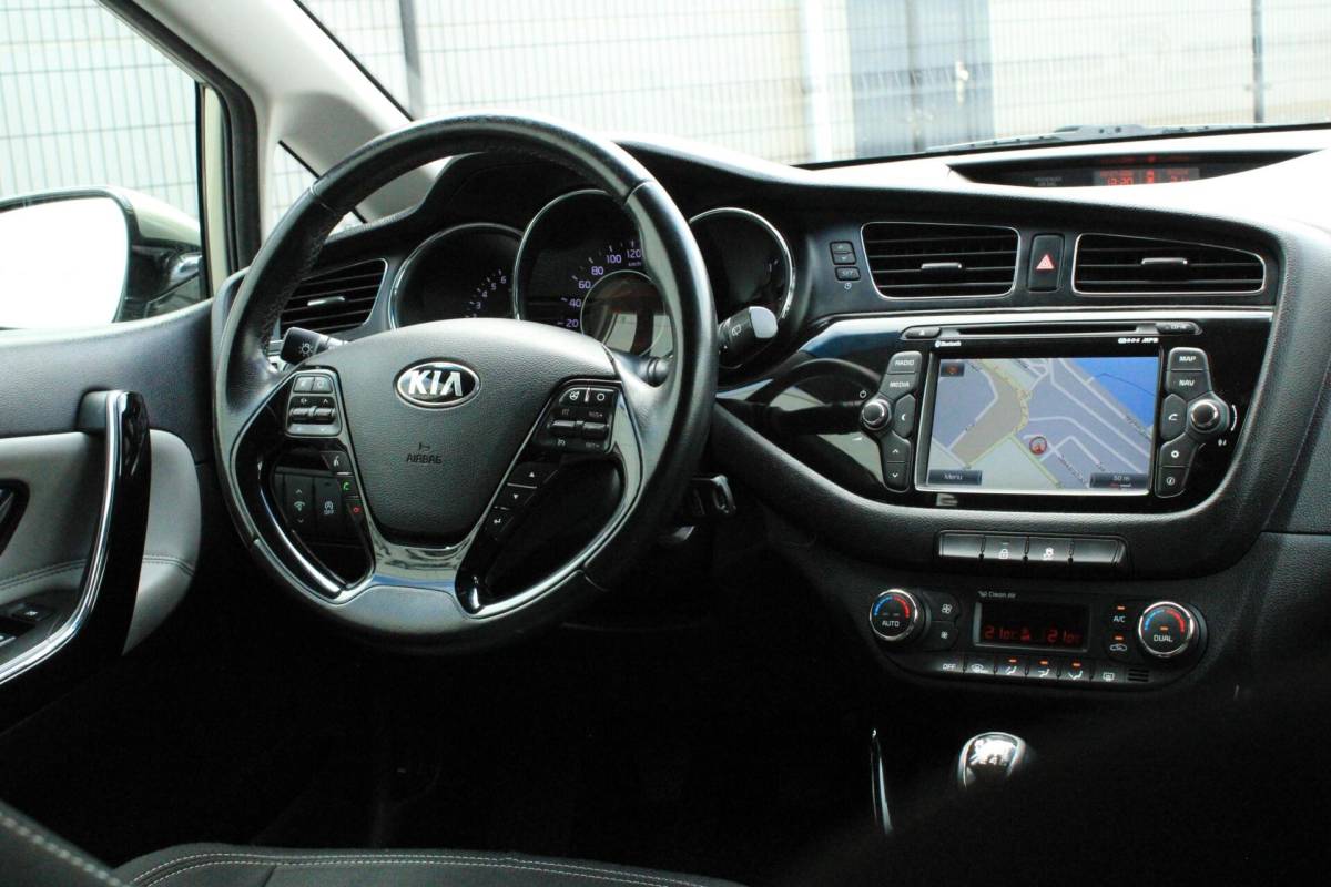 Kia cee'd Kia cee’d 1.6 GDI Business Pack Camera Cruise Navi Bluetooth Clima