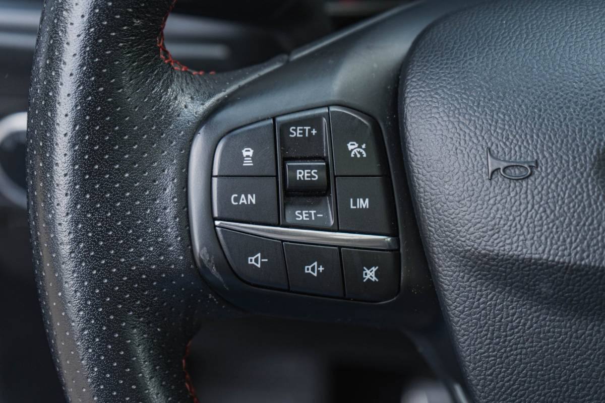 Ford Focus Ford Focus 1.0 EcoBoost ST Line / LED / Pano / HUD / Leder / VOL!