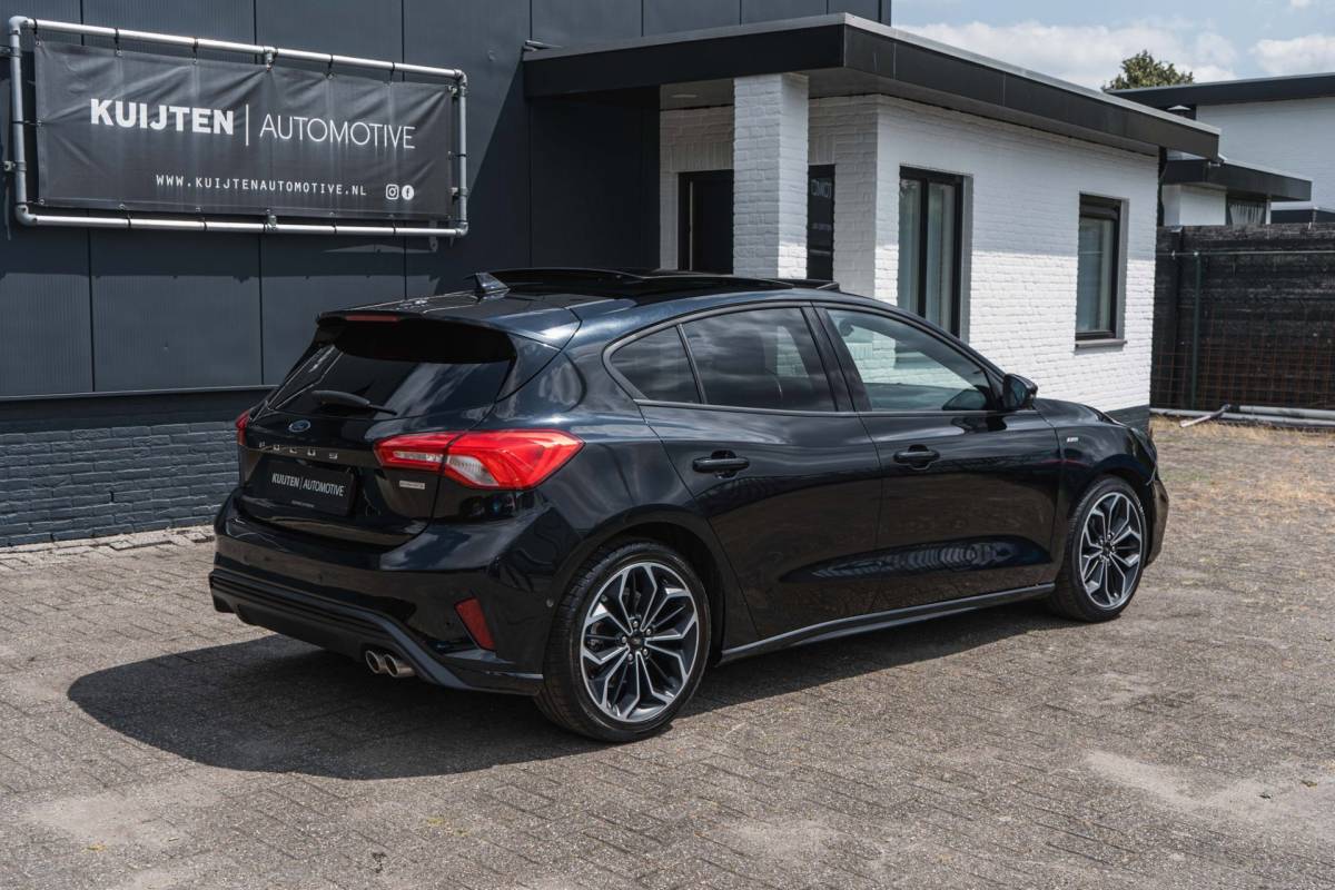 Ford Focus Ford Focus 1.0 EcoBoost ST Line / LED / Pano / HUD / Leder / VOL!