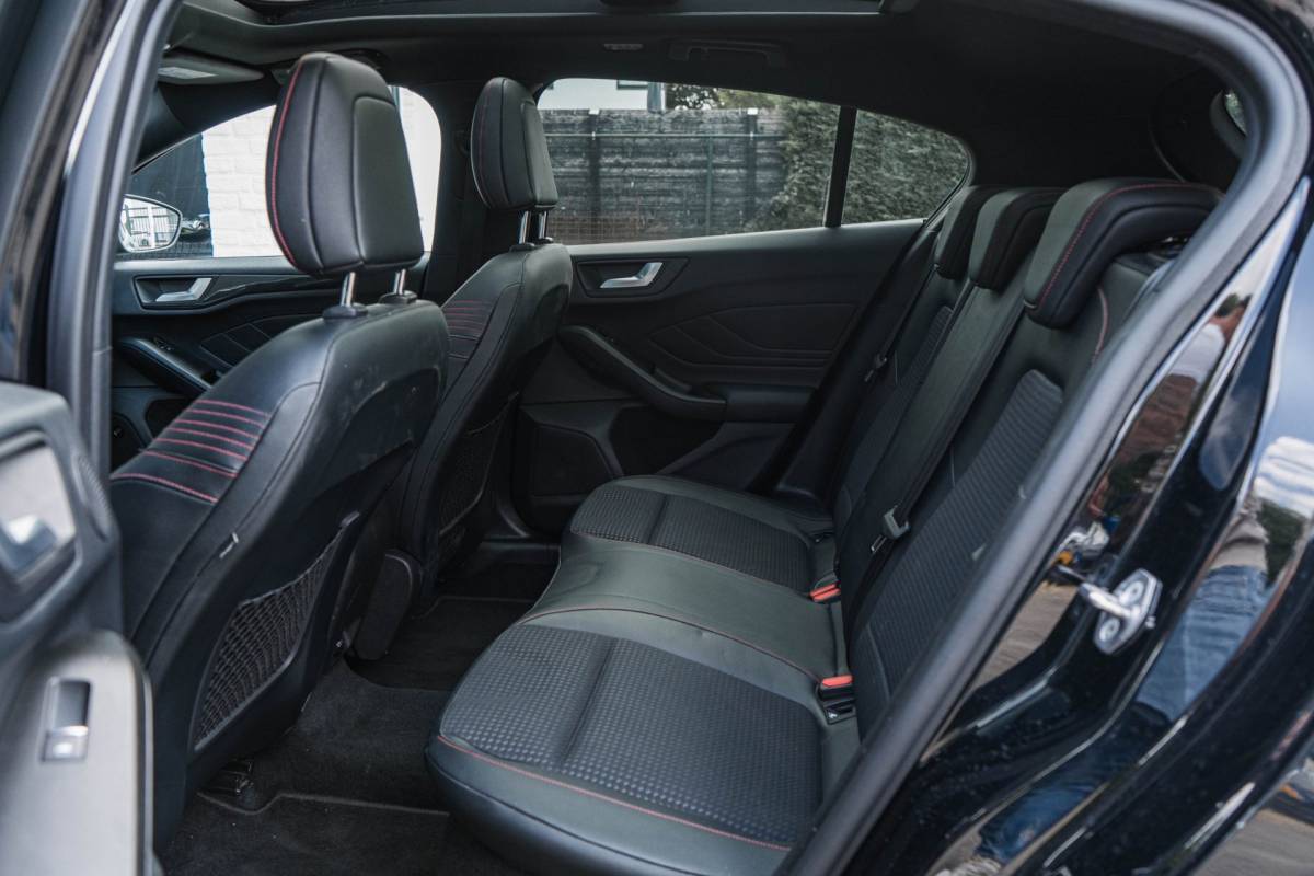 Ford Focus Ford Focus 1.0 EcoBoost ST Line / LED / Pano / HUD / Leder / VOL!