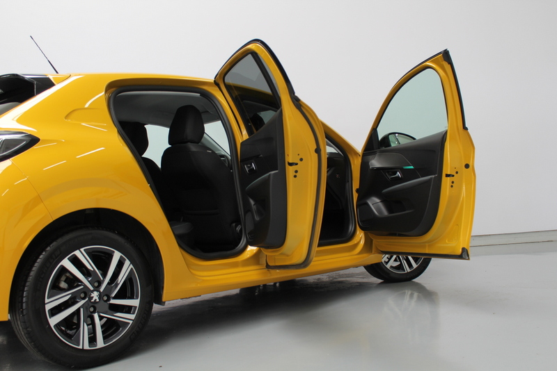Peugeot 208 Peugeot 208 1.2 PureTech Allure 101PK, RIJKLAAR | DEELS LEER | CARPLAY | CLIMATE CONTROLE | CRUISE CONTROLE | PARKEERSENSOREN