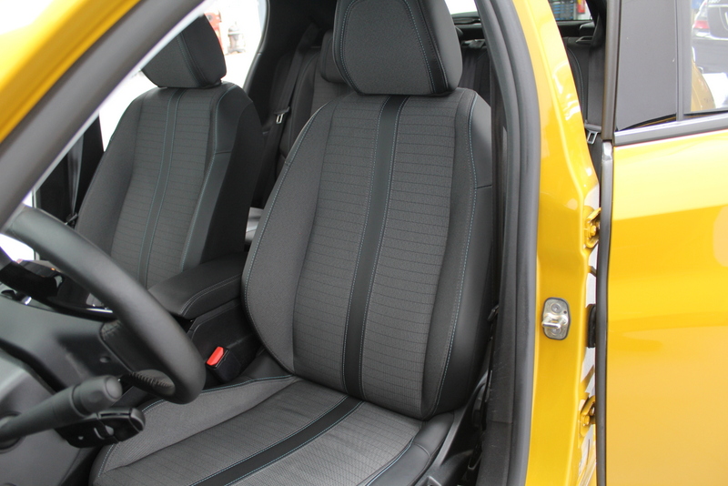 Peugeot 208 Peugeot 208 1.2 PureTech Allure 101PK, RIJKLAAR | DEELS LEER | CARPLAY | CLIMATE CONTROLE | CRUISE CONTROLE | PARKEERSENSOREN