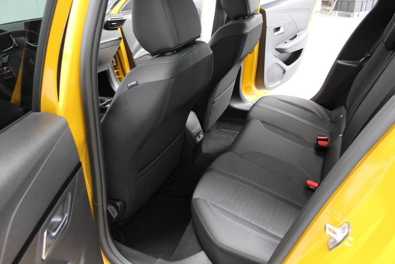 Peugeot 208 Peugeot 208 1.2 PureTech Allure 101PK, RIJKLAAR | DEELS LEER | CARPLAY | CLIMATE CONTROLE | CRUISE CONTROLE | PARKEERSENSOREN