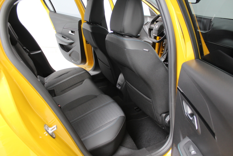 Peugeot 208 Peugeot 208 1.2 PureTech Allure 101PK, RIJKLAAR | DEELS LEER | CARPLAY | CLIMATE CONTROLE | CRUISE CONTROLE | PARKEERSENSOREN