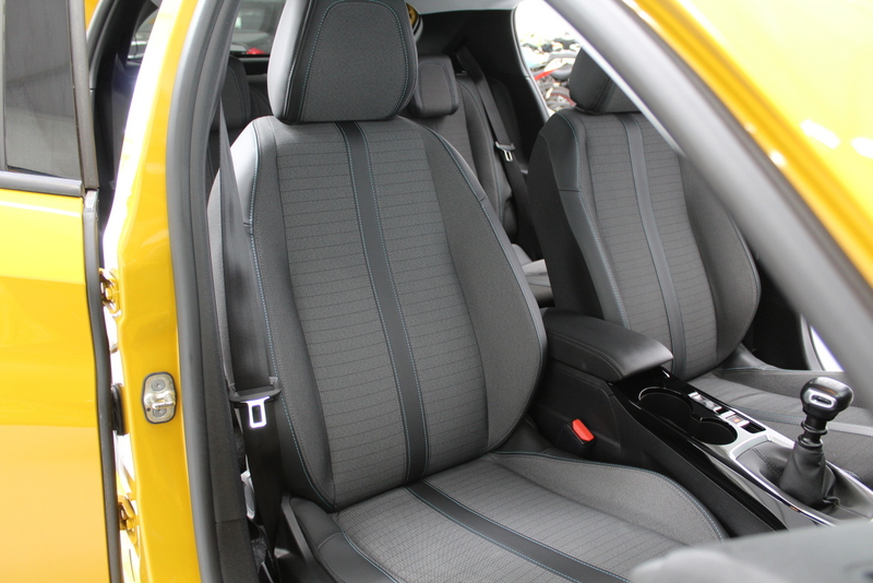 Peugeot 208 Peugeot 208 1.2 PureTech Allure 101PK, RIJKLAAR | DEELS LEER | CARPLAY | CLIMATE CONTROLE | CRUISE CONTROLE | PARKEERSENSOREN