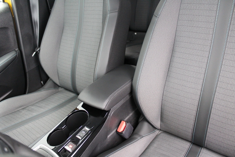 Peugeot 208 Peugeot 208 1.2 PureTech Allure 101PK, RIJKLAAR | DEELS LEER | CARPLAY | CLIMATE CONTROLE | CRUISE CONTROLE | PARKEERSENSOREN