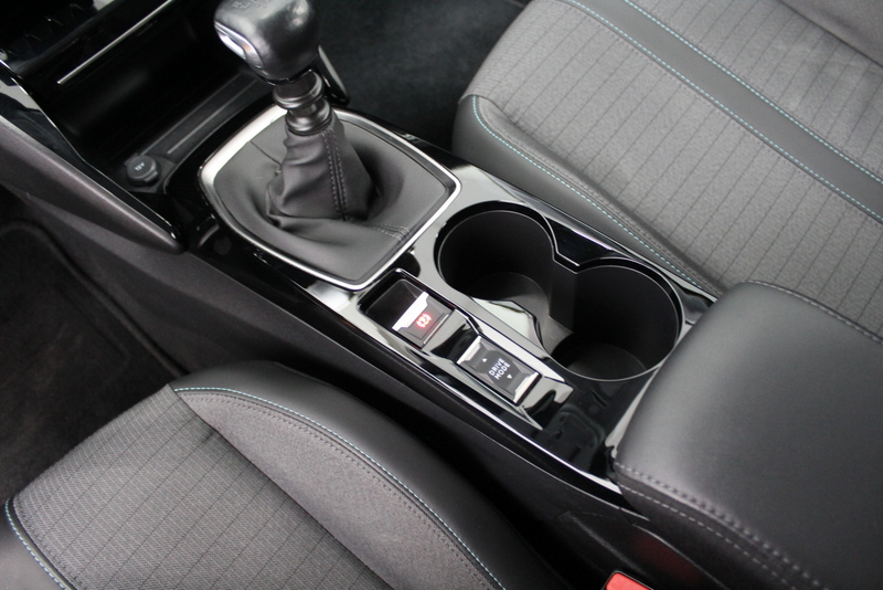 Peugeot 208 Peugeot 208 1.2 PureTech Allure 101PK, RIJKLAAR | DEELS LEER | CARPLAY | CLIMATE CONTROLE | CRUISE CONTROLE | PARKEERSENSOREN