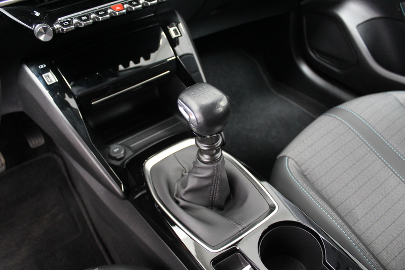 Peugeot 208 Peugeot 208 1.2 PureTech Allure 101PK, RIJKLAAR | DEELS LEER | CARPLAY | CLIMATE CONTROLE | CRUISE CONTROLE | PARKEERSENSOREN