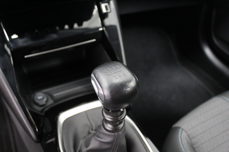 Peugeot 208 Peugeot 208 1.2 PureTech Allure 101PK, RIJKLAAR | DEELS LEER | CARPLAY | CLIMATE CONTROLE | CRUISE CONTROLE | PARKEERSENSOREN